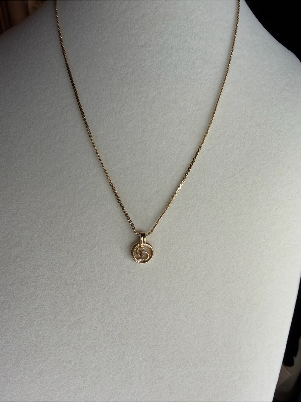 DIOR Dainty CD Logo Circle Pendant Necklace 17in - Picture 6 of 10